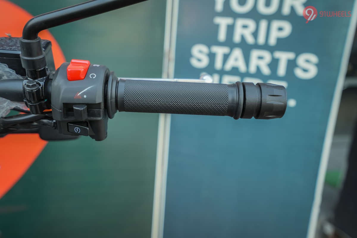 Royal Enfield Scram 411 Right Side Handelbar Throttle Grip