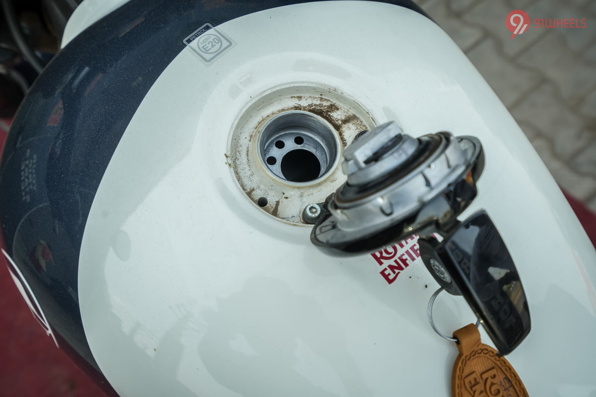Royal Enfield Shotgun 650 Open Fuel Lid