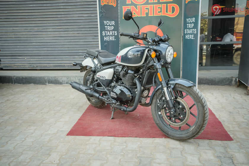 Royal Enfield Shotgun 650 Right Front Three Quarter Royal Enfield Shotgun 650 Right Front Three Quarter