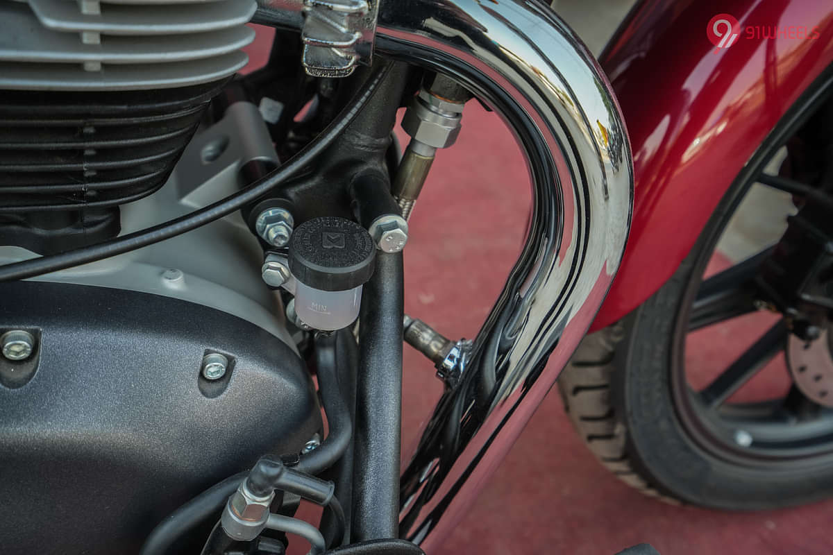 Royal Enfield Super Meteor 650 Engine Oil Level Indicator