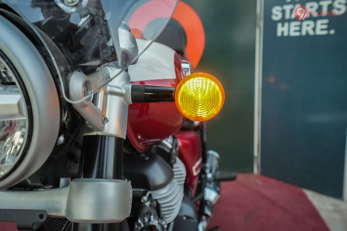 Royal Enfield Super Meteor 650 Front Turn Indicators