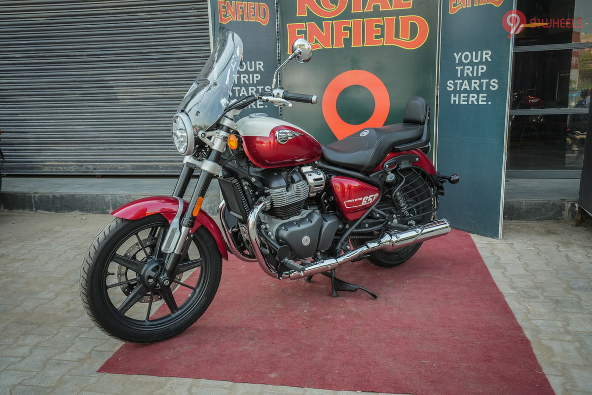 Royal Enfield Super Meteor 650 Left Front Three Quarter