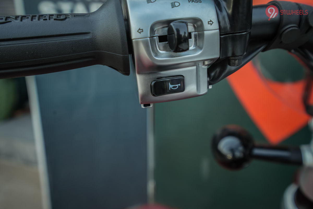 Royal Enfield Super Meteor 650 Horn Button