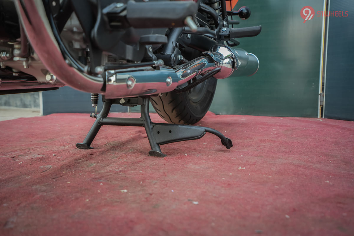 Royal Enfield Super Meteor 650 Main stand