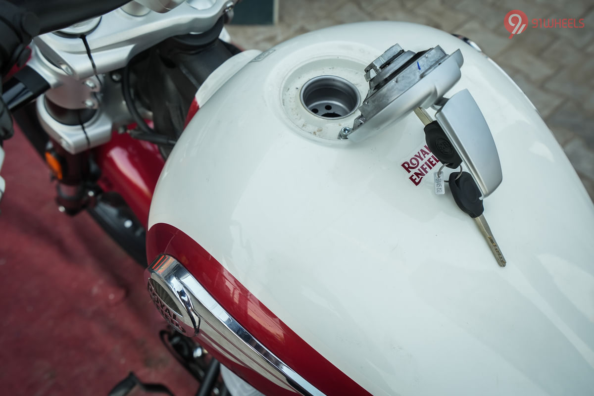 Royal Enfield Super Meteor 650 Open Fuel Lid