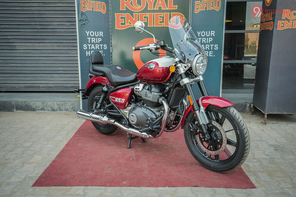 Royal Enfield Super Meteor 650 Right Front Three Quarter