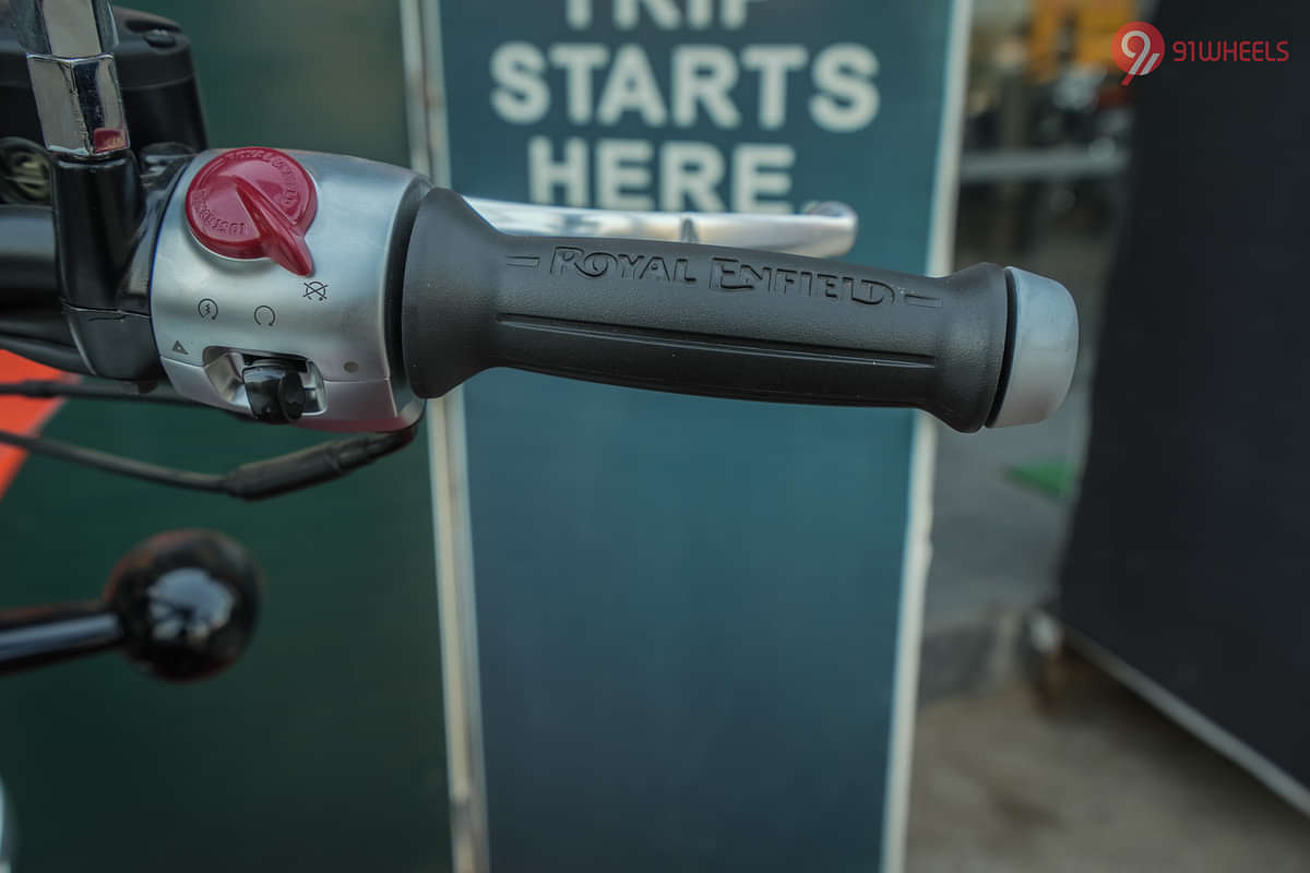 Royal Enfield Super Meteor 650 Right Side Handelbar Throttle Grip