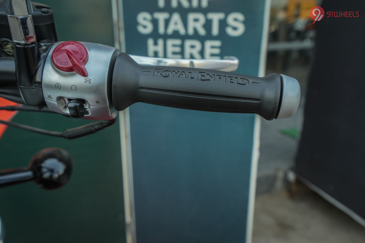 Royal Enfield Super Meteor 650 Right Side Handelbar Throttle Grip