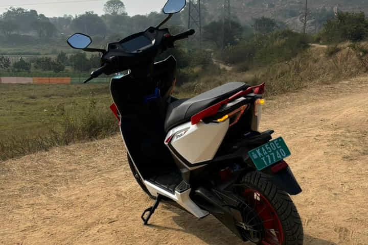 Simple One Tail Light