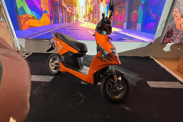 Simple Ultra Right Front Three Quarter