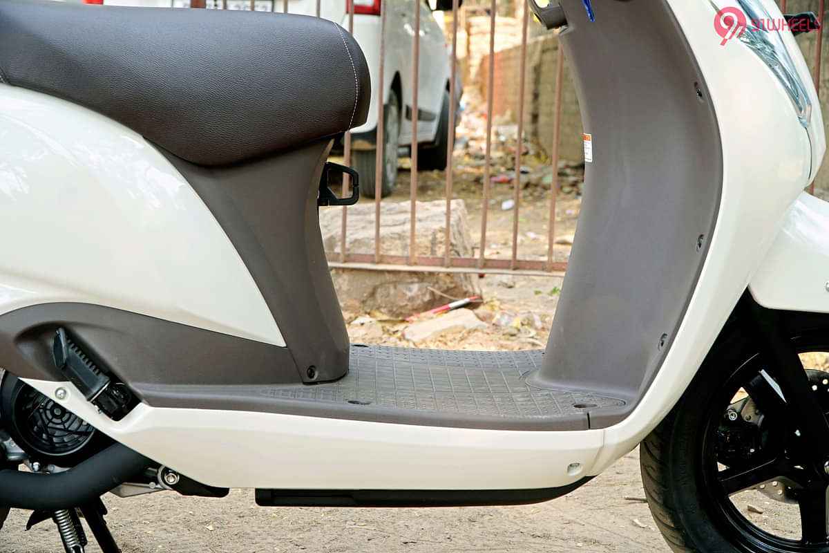 Suzuki Access 125 Floorboard