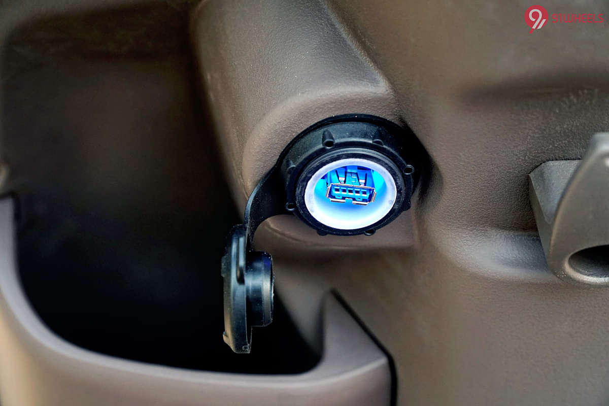 Suzuki Access 125 USB Port