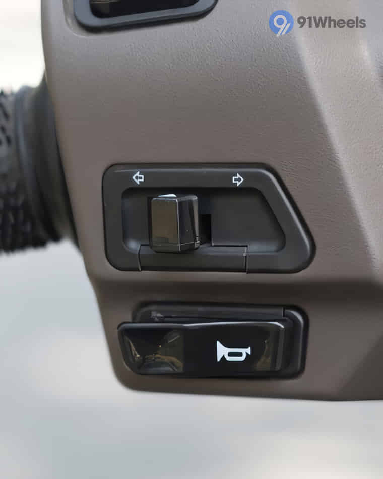 Handlebar & Console Area - 2