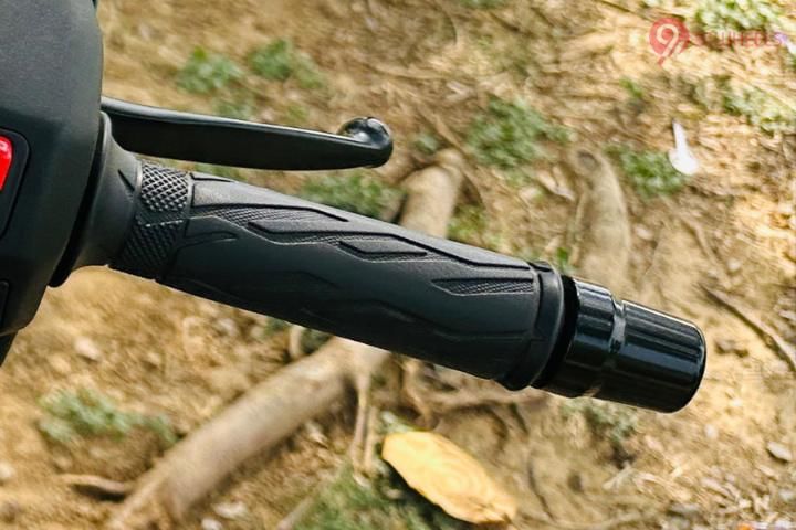 Suzuki E Access Right Side Handelbar Throttle Grip