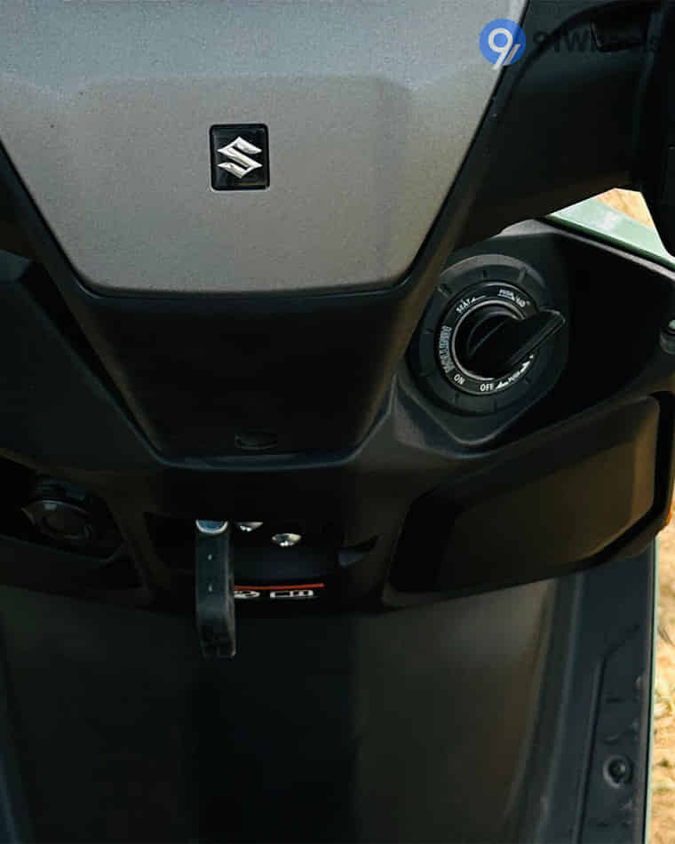 Handlebar & Console Area - 8