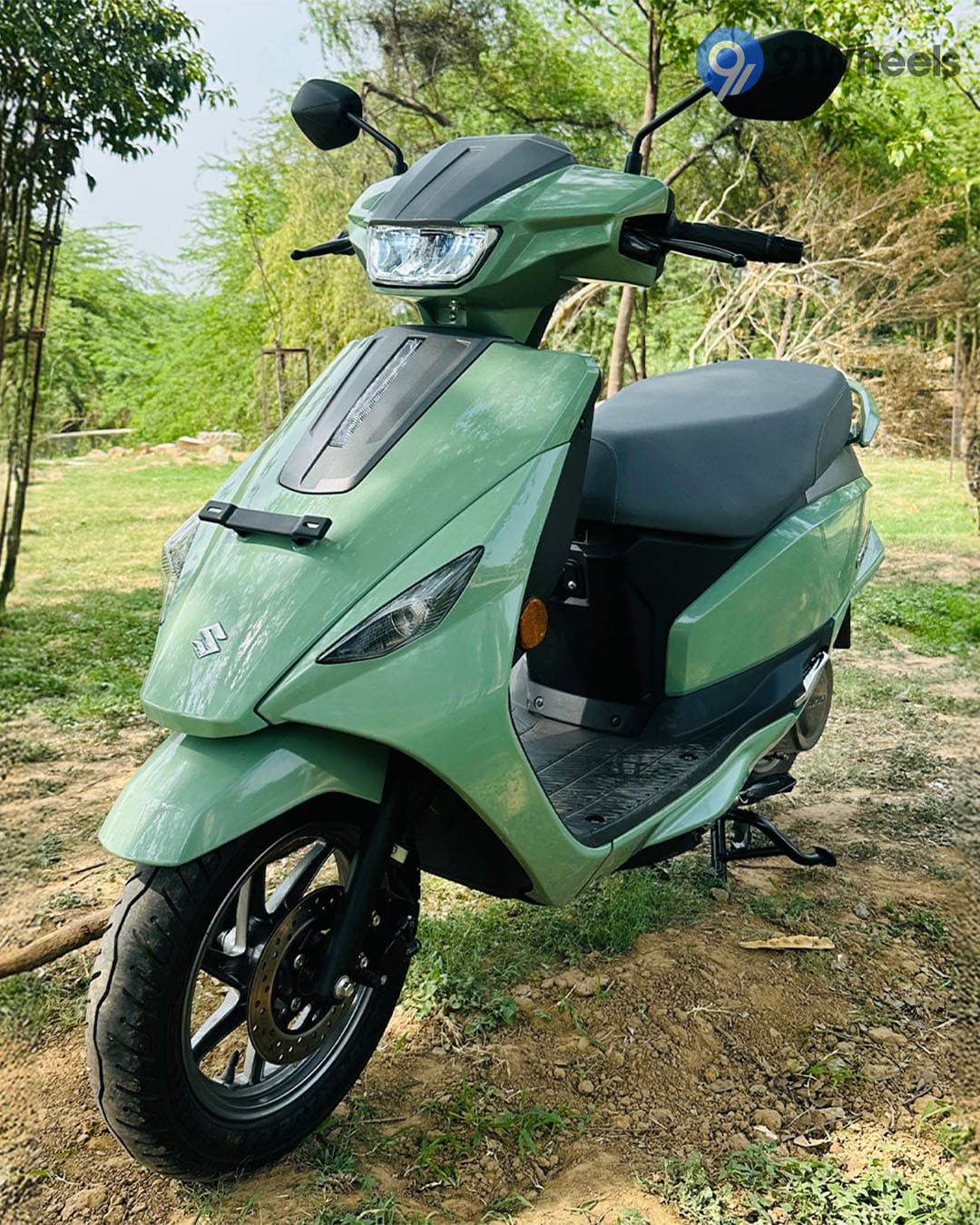 Suzuki E Access Left Front Three Quarter