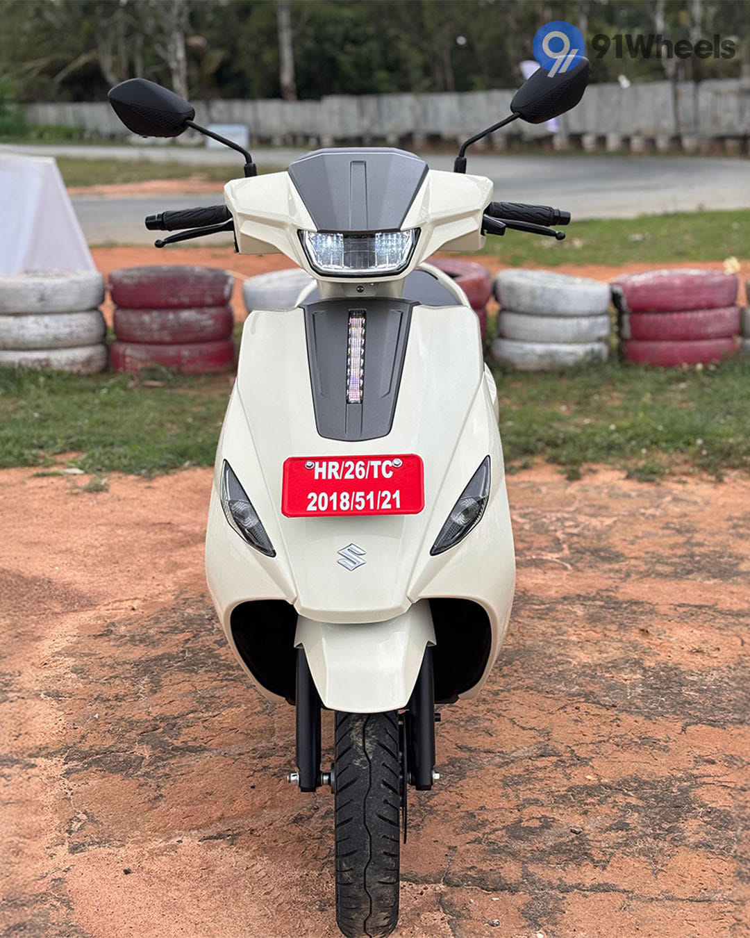 Suzuki E Access Front View