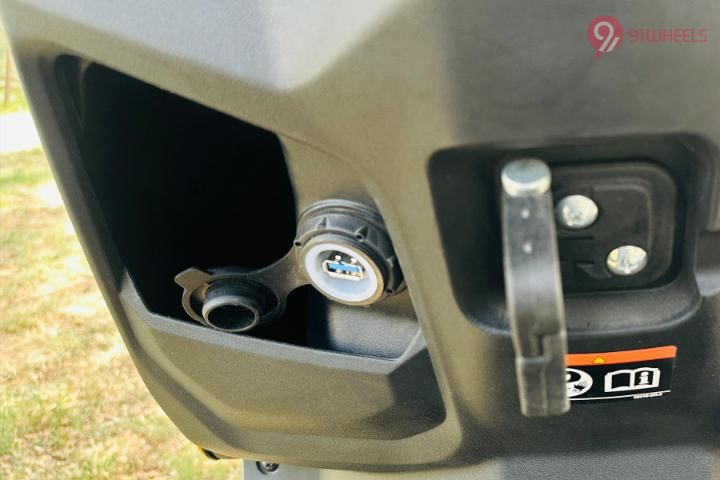 Suzuki E Access Glove Box