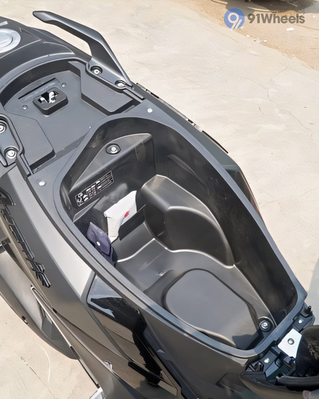 Seat & Storage - 1 Seat & Storage - 1