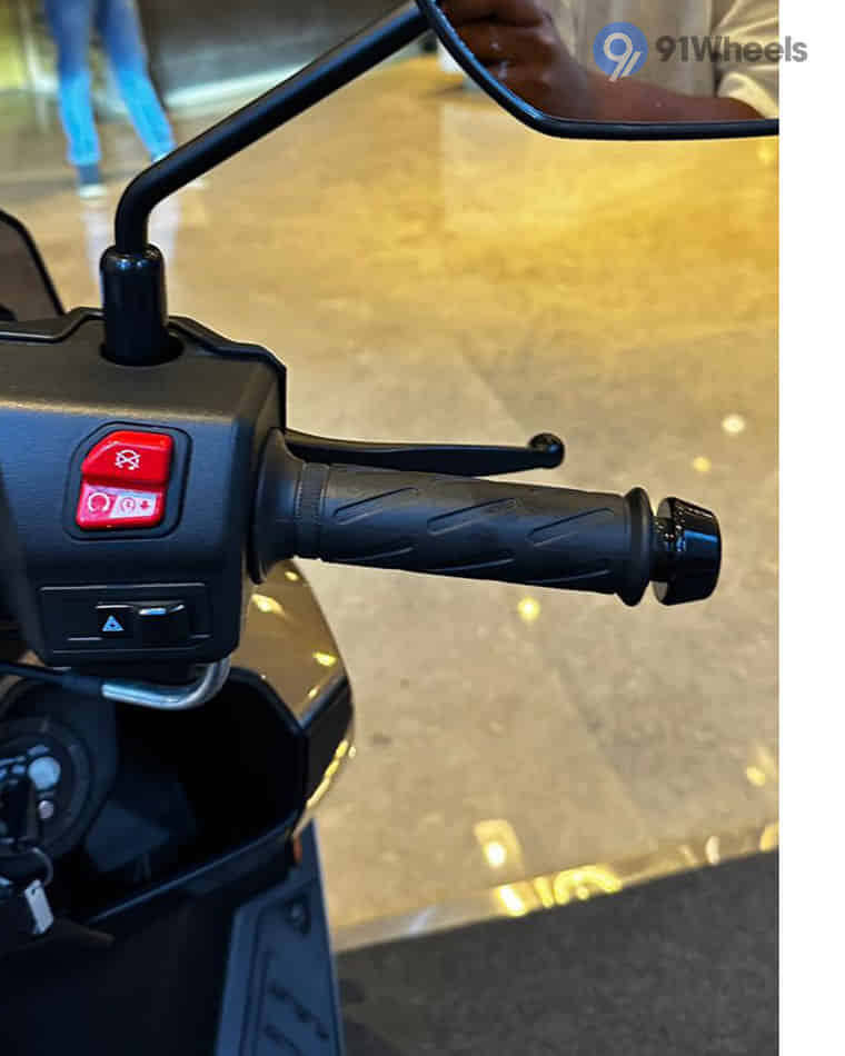 Handlebar & Console Area - 3