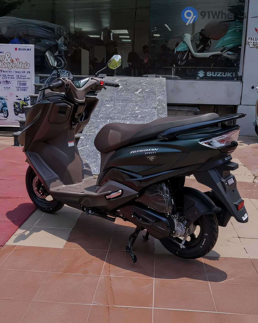 Suzuki Burgman Street Left Rear Three Quarter Suzuki Burgman Street Left Rear Three Quarter