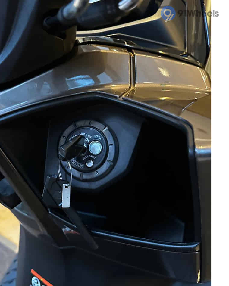 Handlebar & Console Area - 4