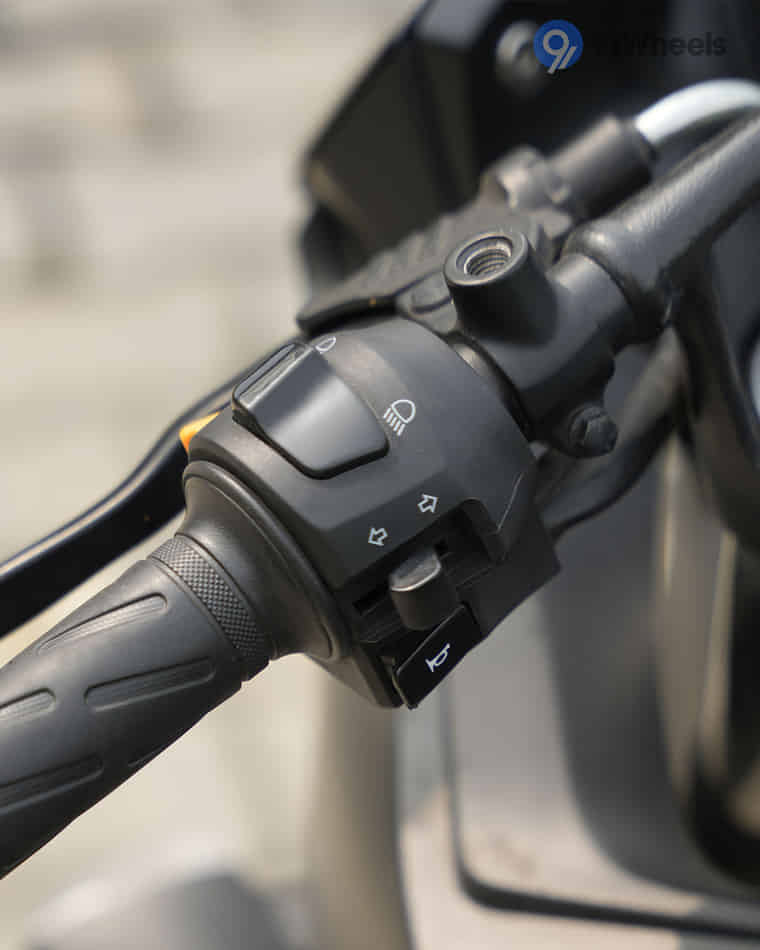 Handlebar & Console Area - 1