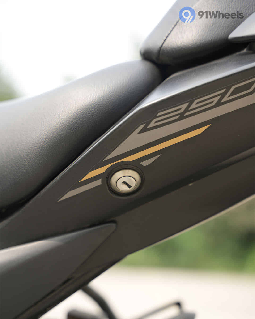 Seat Remove/Fix Lock