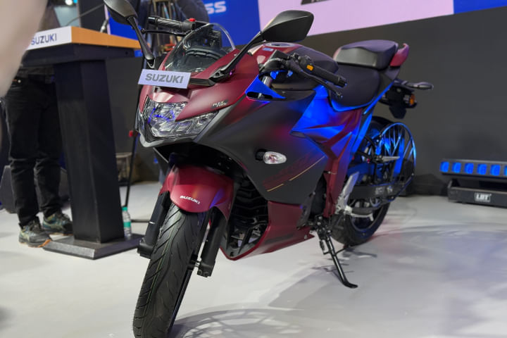 Suzuki Gixxer SF 250 Left Front Three Quarter