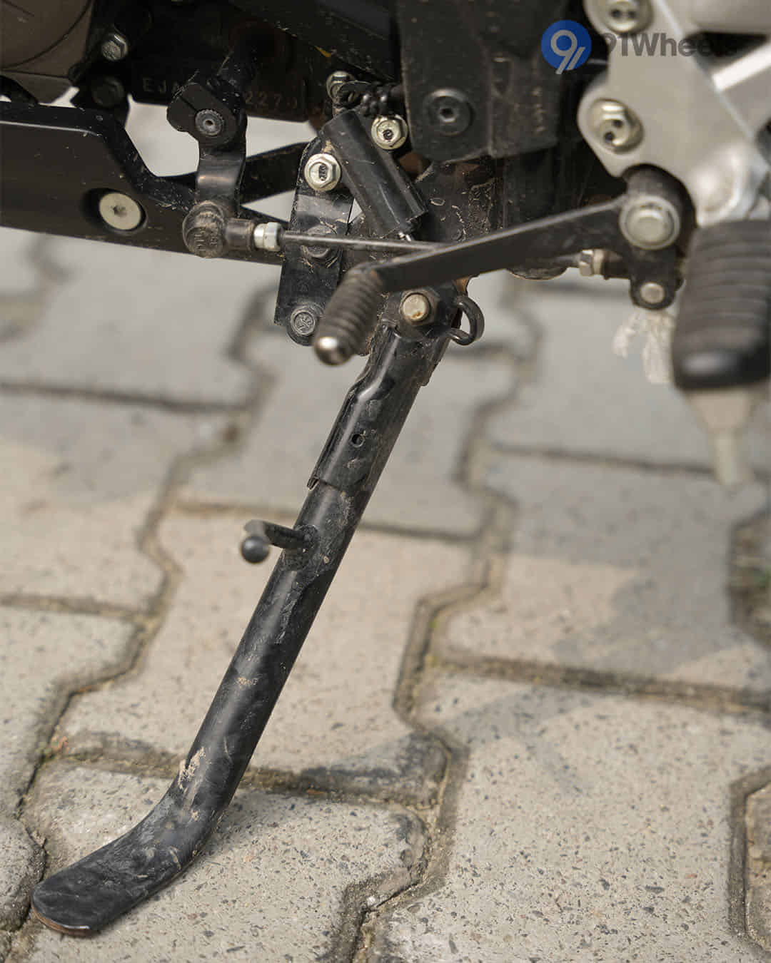 Side stand Side stand