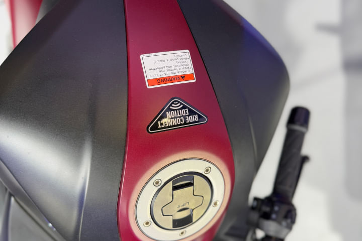 Suzuki Gixxer SF 250 Closed Fuel Lid
