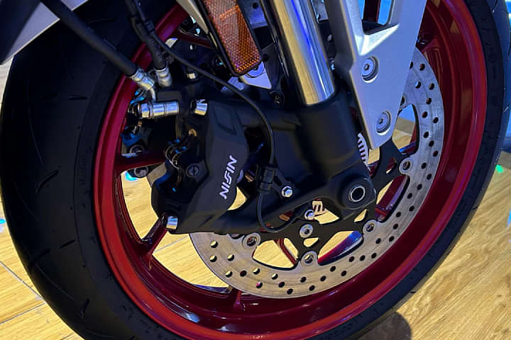 Suzuki GSX 8R Front Brake