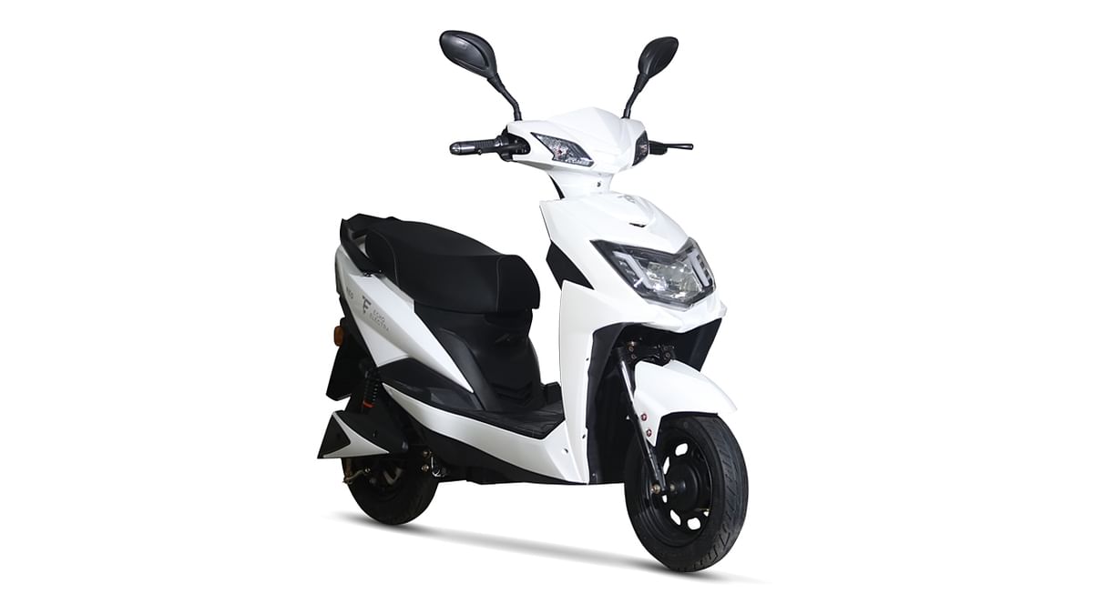 Techo Electra Neo EV 2021-2024 Right Front Three Quarter