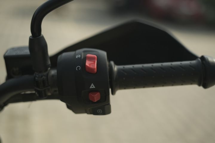 Triumph Scrambler 400X Right Side Handelbar Throttle Grip