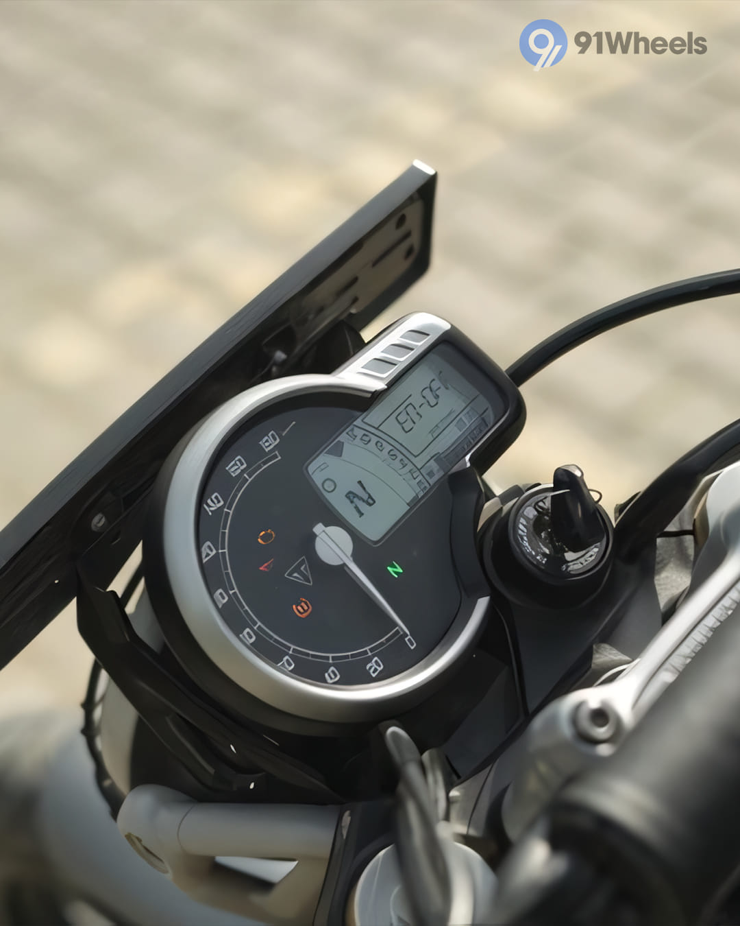 Handlebar & Console Area - 1 Handlebar & Console Area - 1