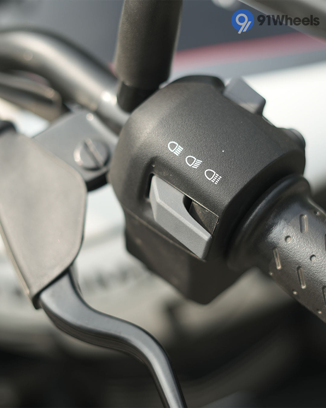 Handlebar & Console Area - 1 Handlebar & Console Area - 1