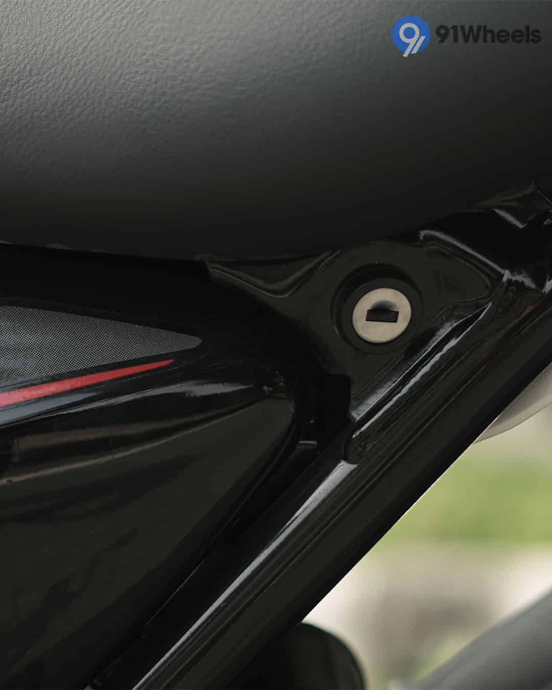 Seat Remove/Fix Lock