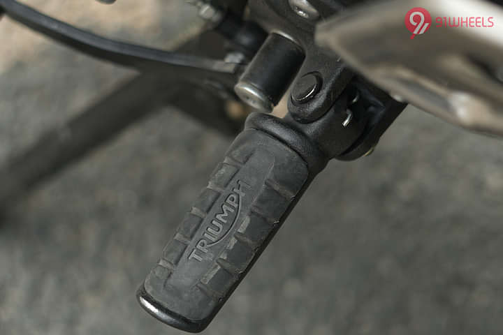 Triumph Speed T4 Rider Footpeg