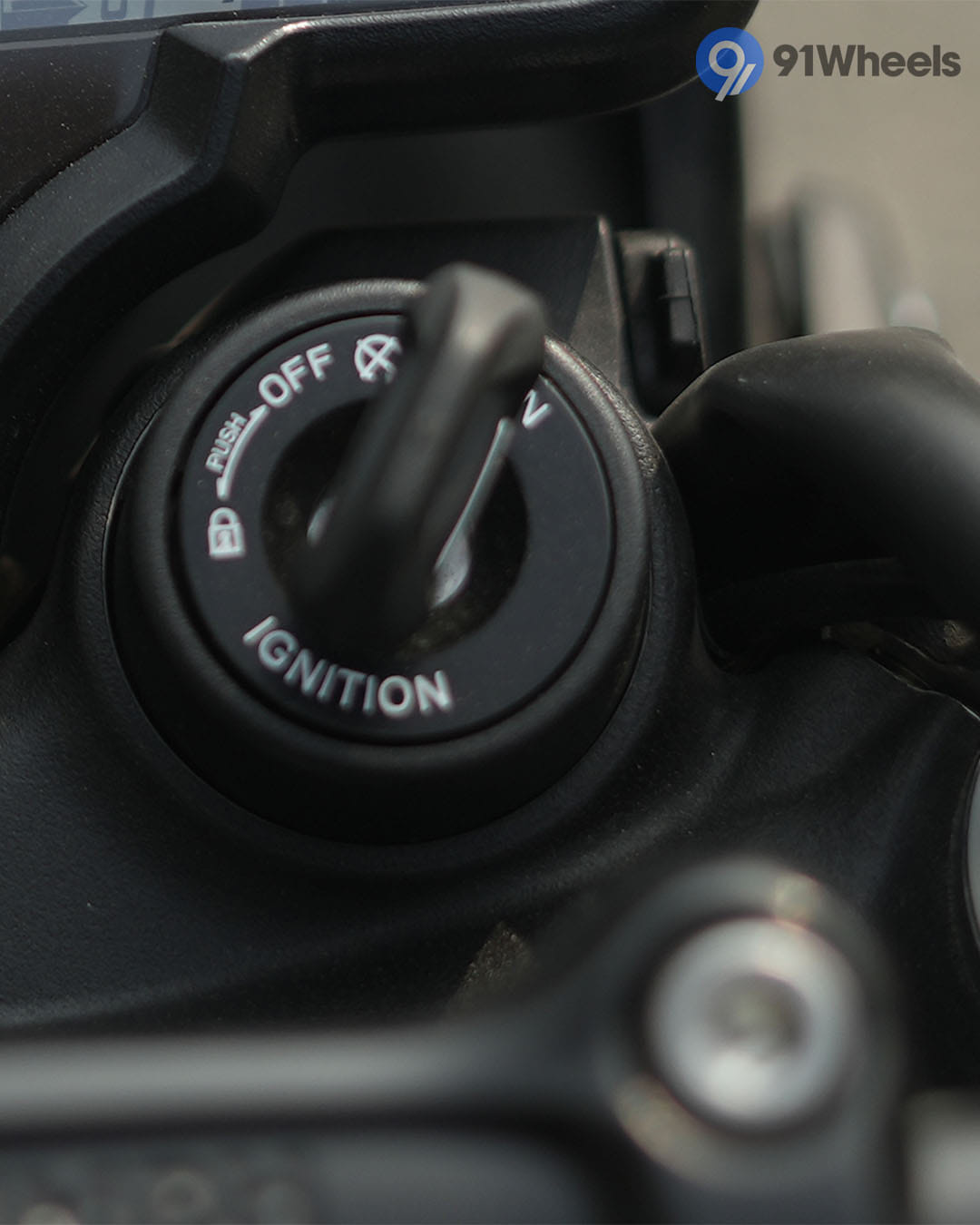 Handlebar & Console Area - 4 Handlebar & Console Area - 4