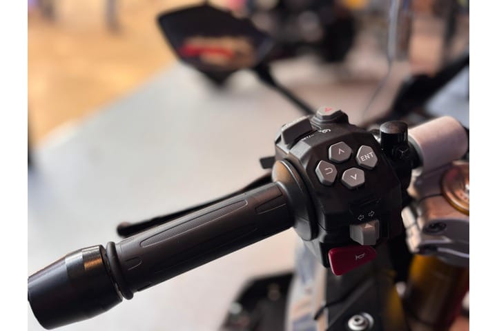 TVS Apache RR 310 Left Side Handelbar Grip TVS Apache RR 310 Left Side Handelbar Grip