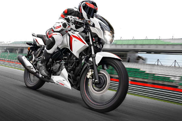 TVS Apache RTR 160 2V Moving shot