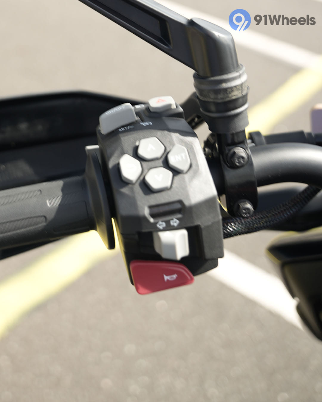 Handlebar & Console Area - 2