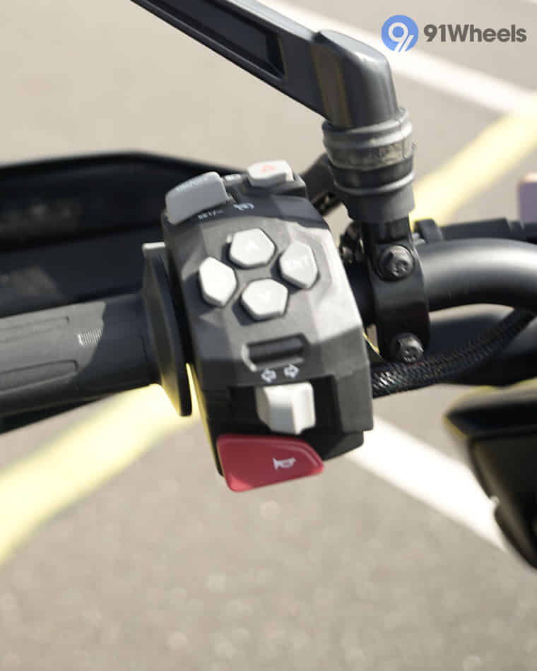 Handlebar & Console Area - 14