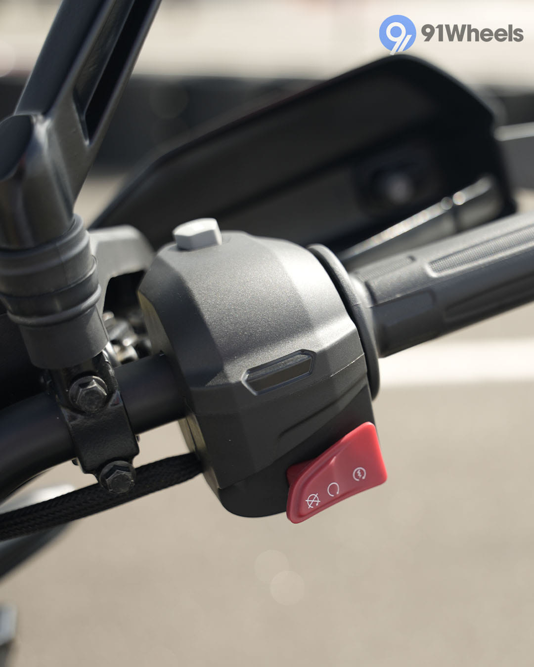 Handlebar & Console Area - 10