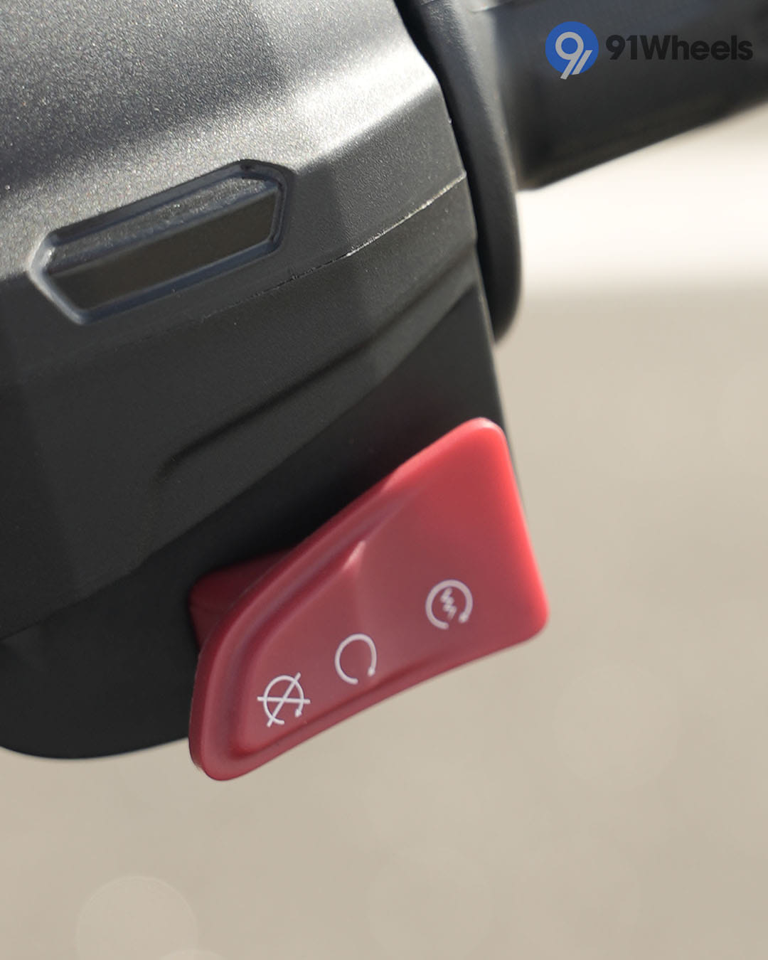 Handlebar & Console Area - 6