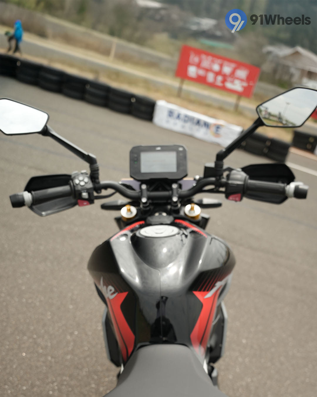 Handlebar & Console Area - 3