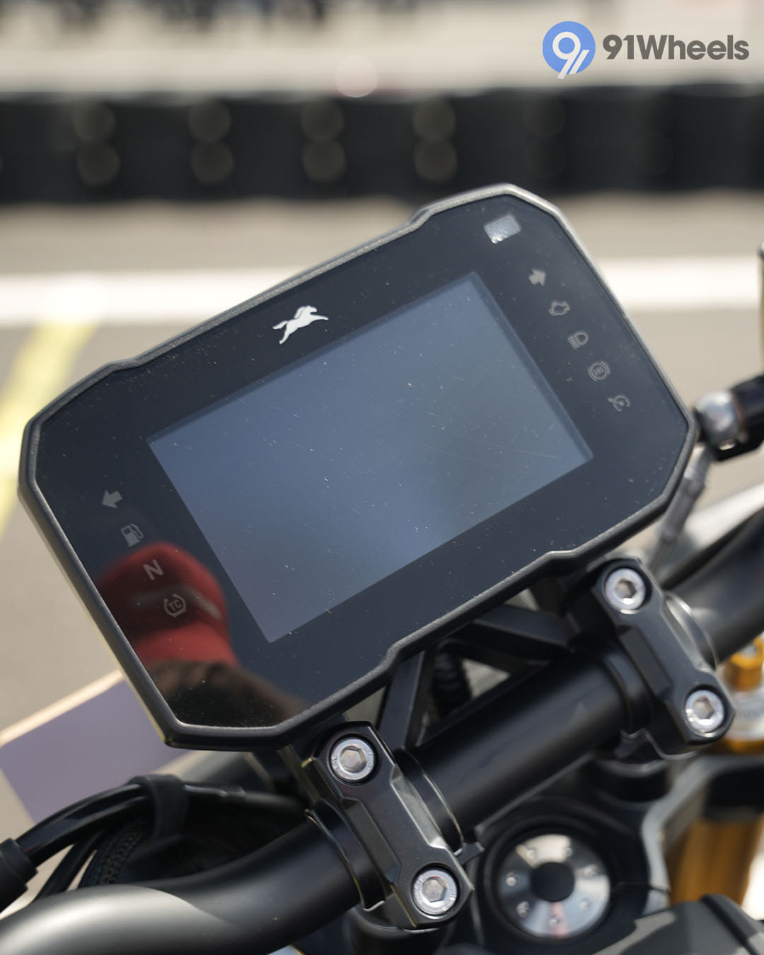 Handlebar & Console Area - 9