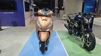 TVS Jupiter 125 CNG Front View TVS Jupiter 125 CNG Front View