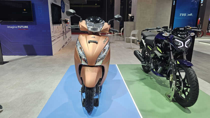 TVS Jupiter 125 CNG Front View TVS Jupiter 125 CNG Front View