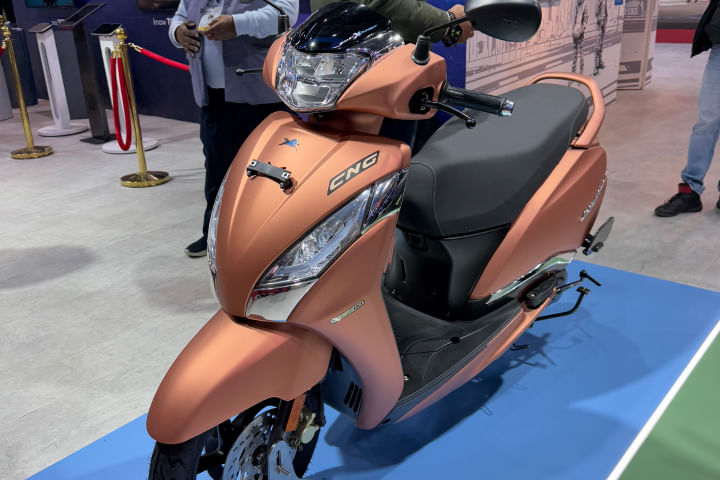 TVS Jupiter 125 CNG Left Front Three Quarter